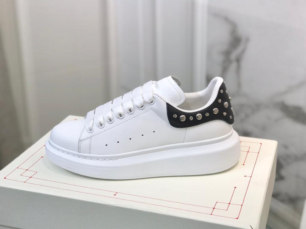 Alexander McQueen Oversized White Studd - vstockx