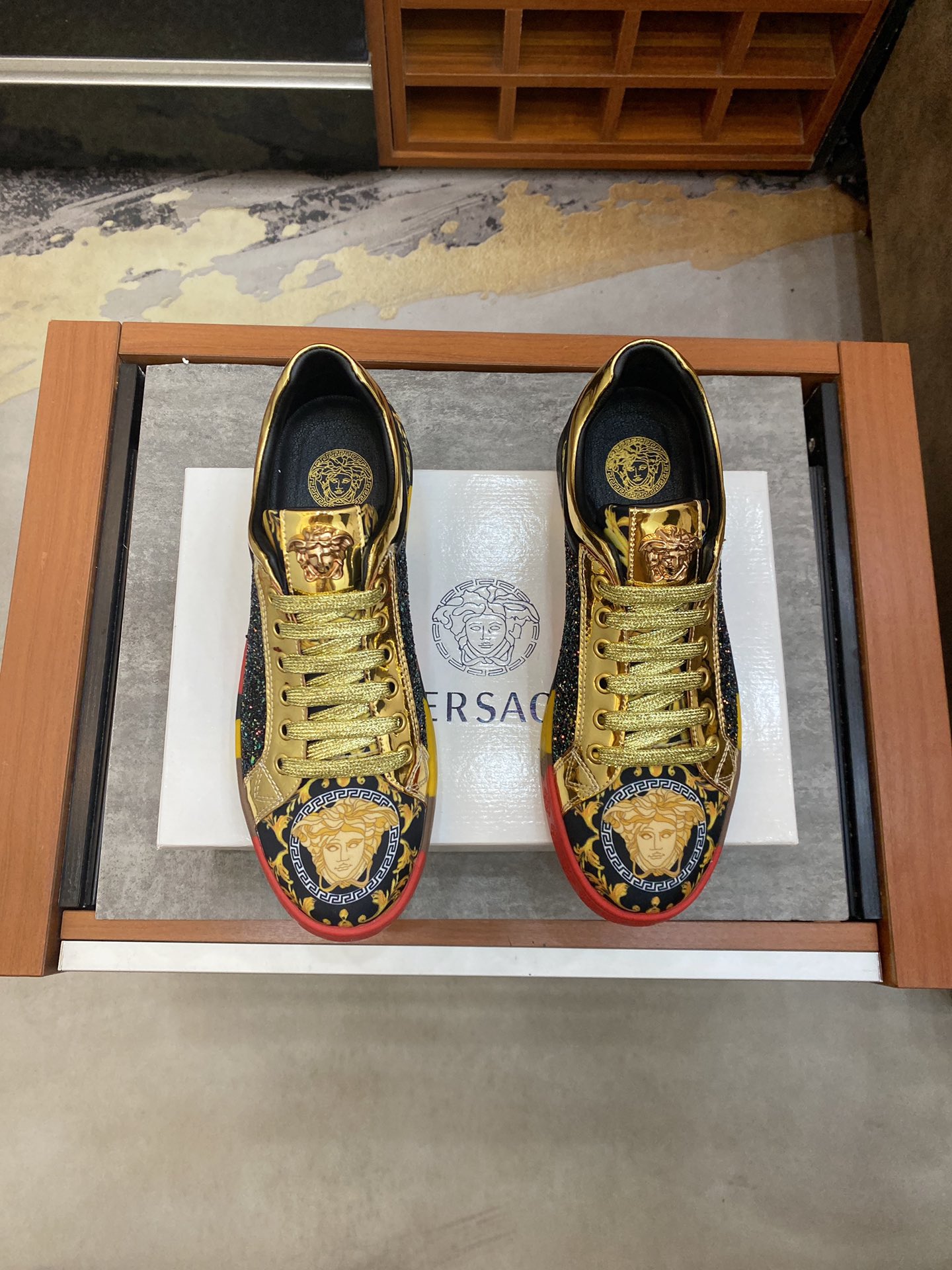 Versace Greca Sneaker 10 - vstockx