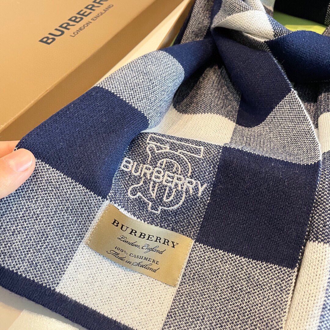 Streetwear Scarf BURBERRY 329077 size:180*35cm - vstockx