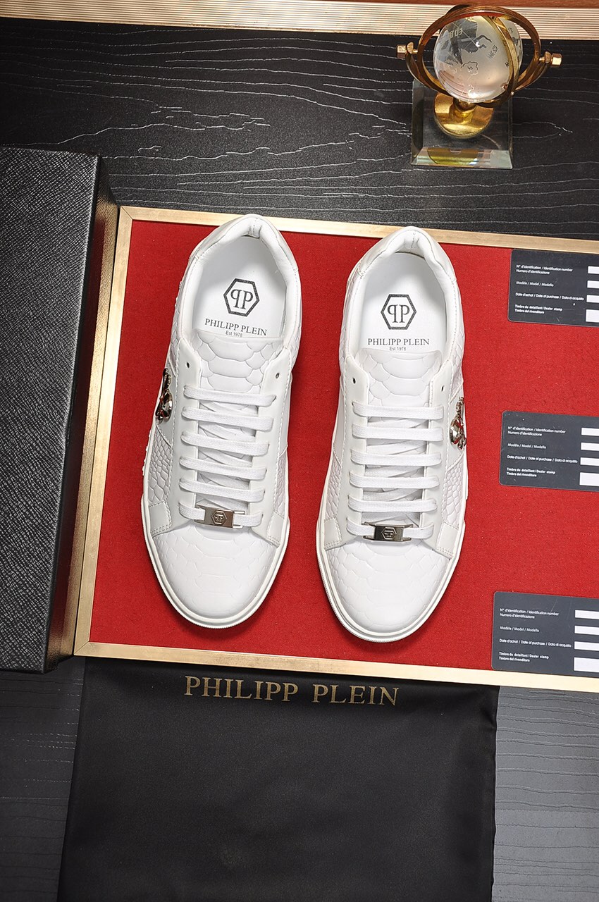 Philipp Plein Low Top Sneakers 17 - vstockx