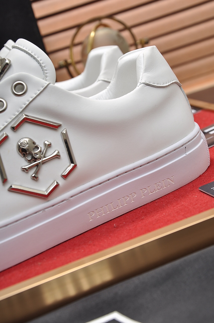 Philipp Plein Low Top Sneakers 14 - vstockx