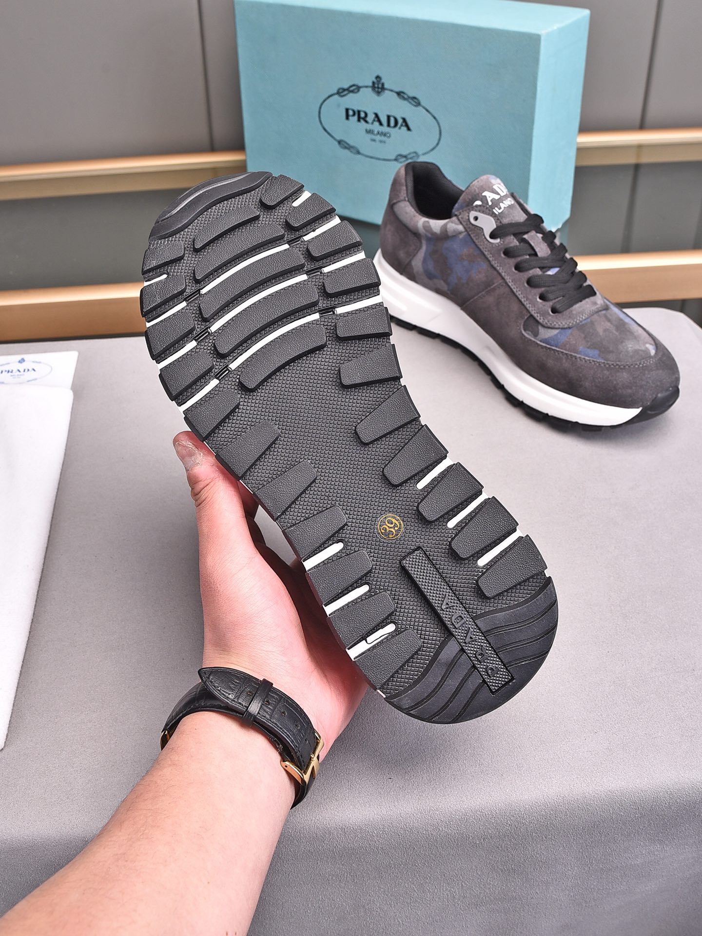 Prada Low Top sneaker 29 - vstockx