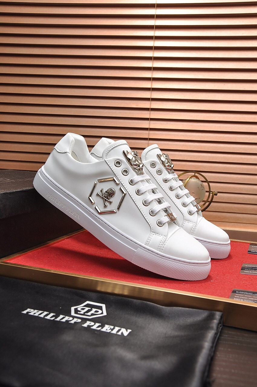 Philipp Plein Low Top Sneakers 14 - vstockx