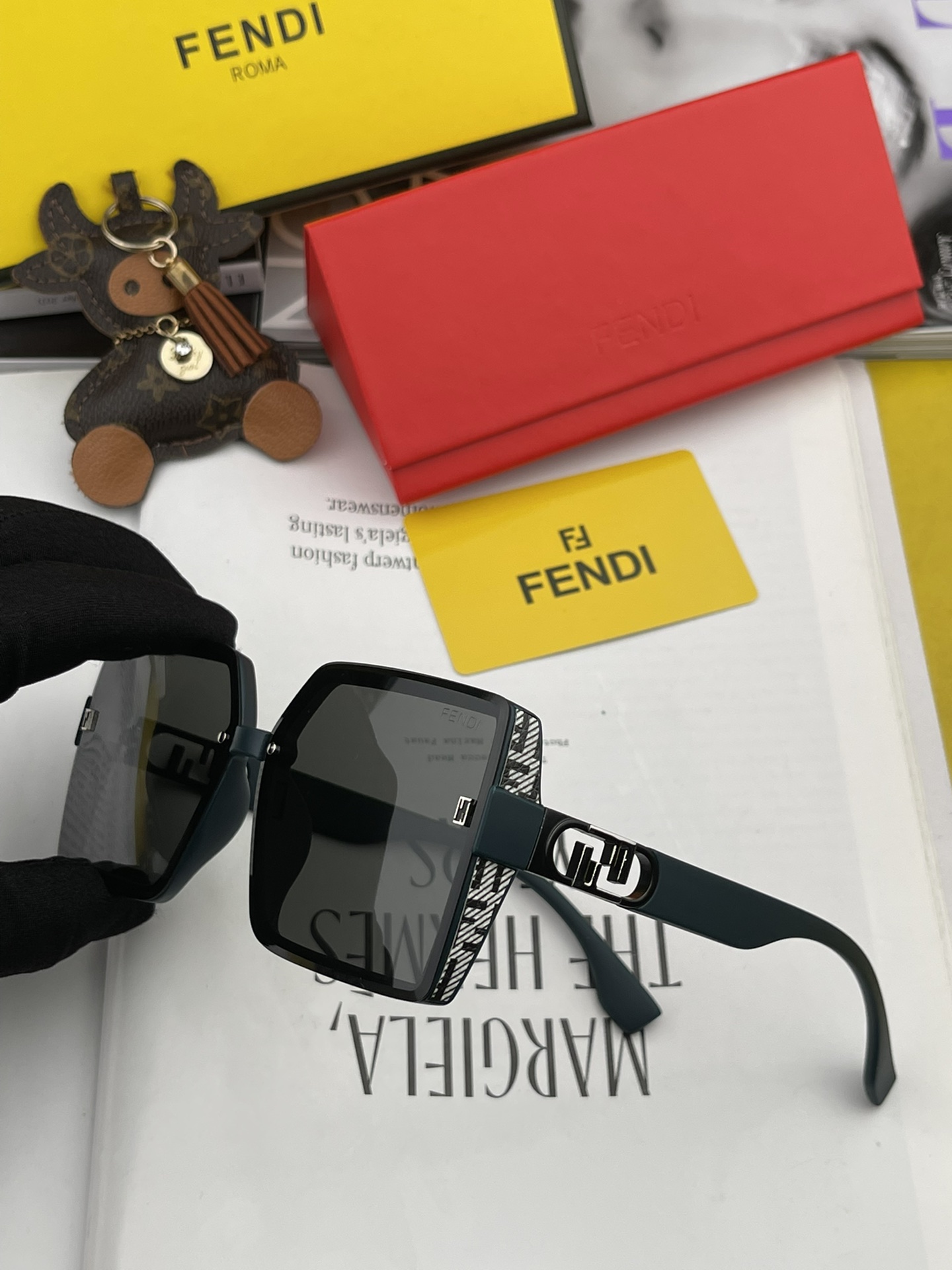 Sunglasses Fendi FD1772 - vstockx