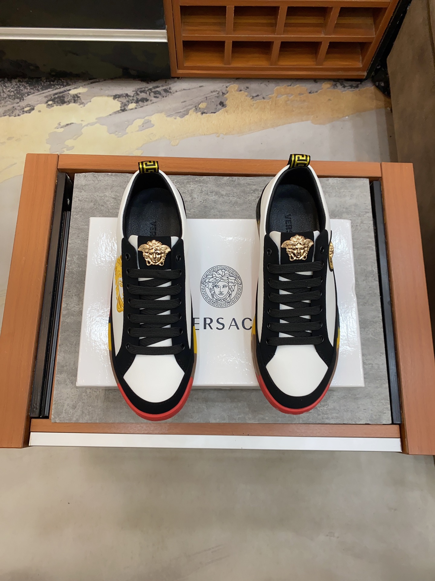 Versace Greca Sneaker 14 - vstockx
