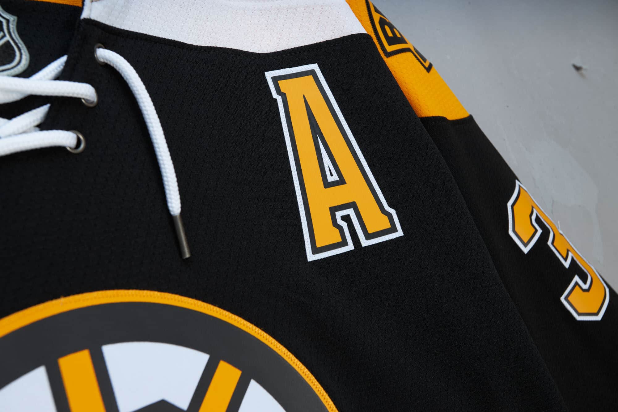 Blue Line Patrice Bergeron Boston Bruins 2010 Jersey - vstockx