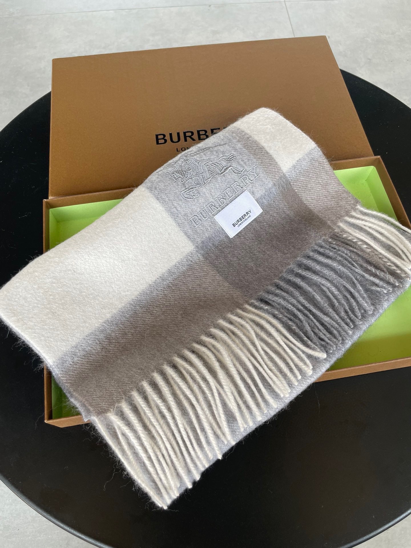 Streetwear Scarf Burberry 329092 SIZE:32*192cm - vstockx