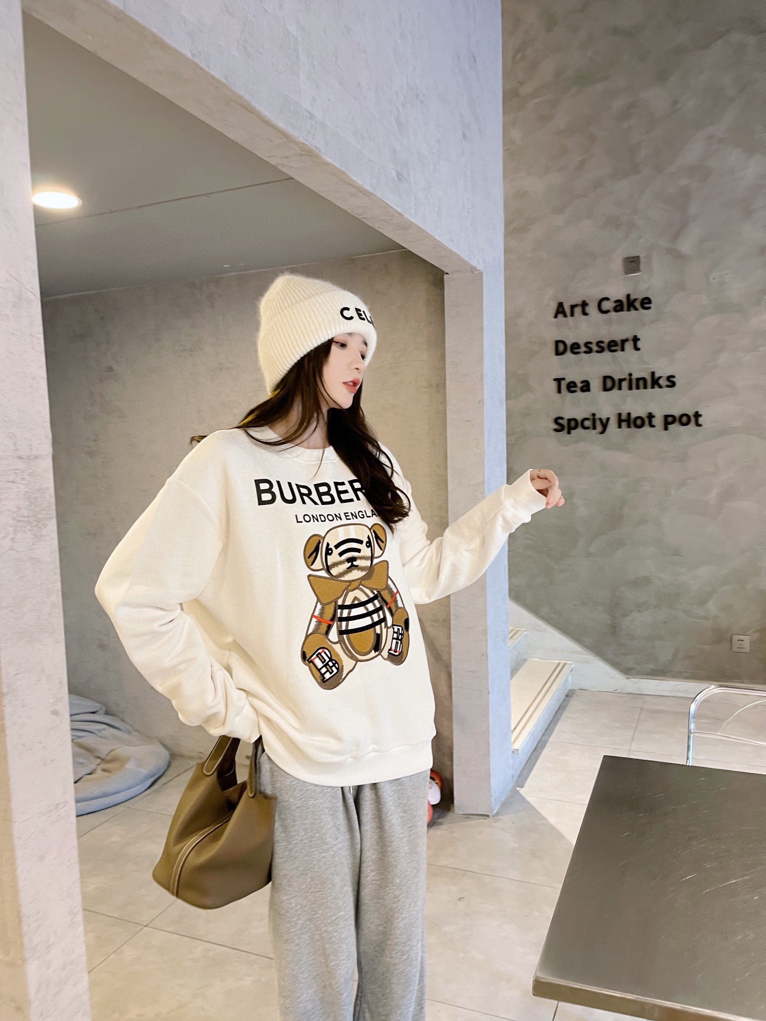Clothes Burberry 817 - vstockx
