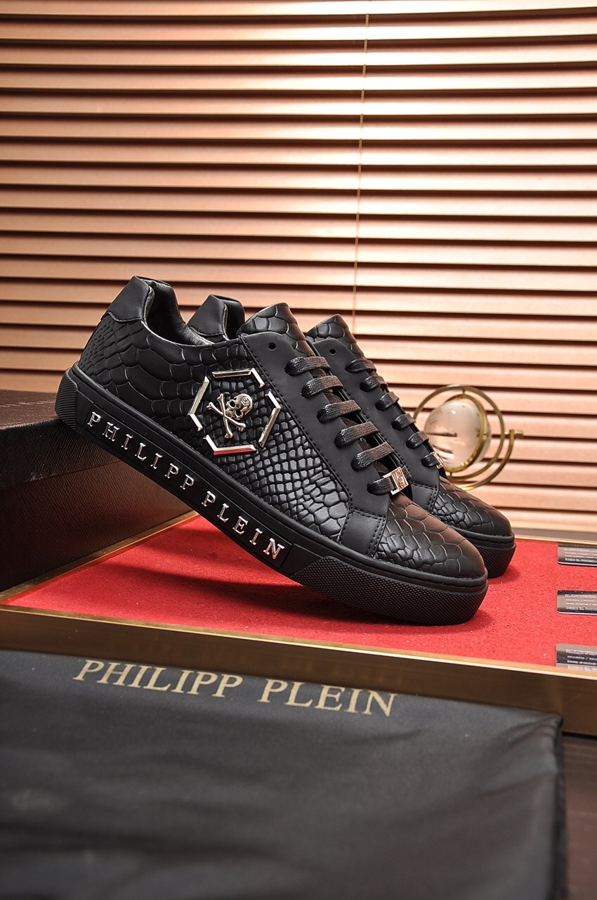 Philipp Plein Low Top Sneakers 16 - vstockx