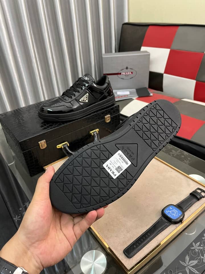 Prada Downtown patent leather sneakers Black - vstockx