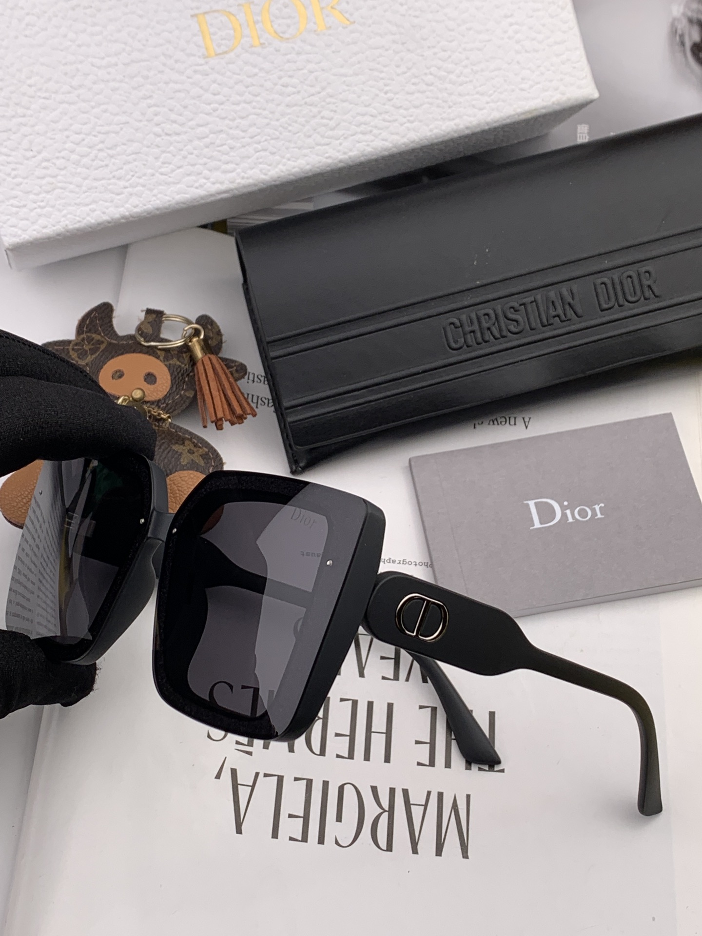 sunglasses Dior D6227 - vstockx