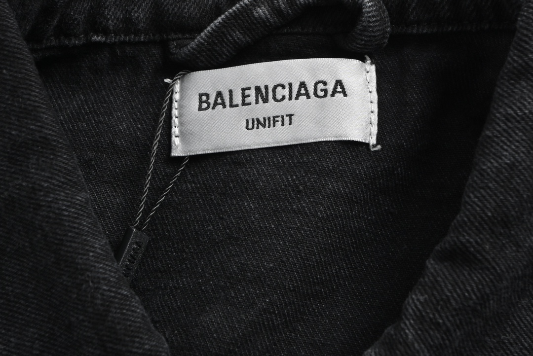 Clothes Balenciaga 136 - vstockx
