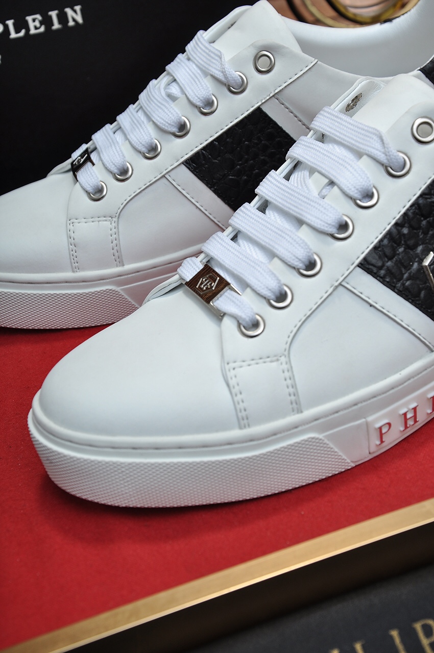 Philipp Plein Low Top Sneakers 1 - vstockx