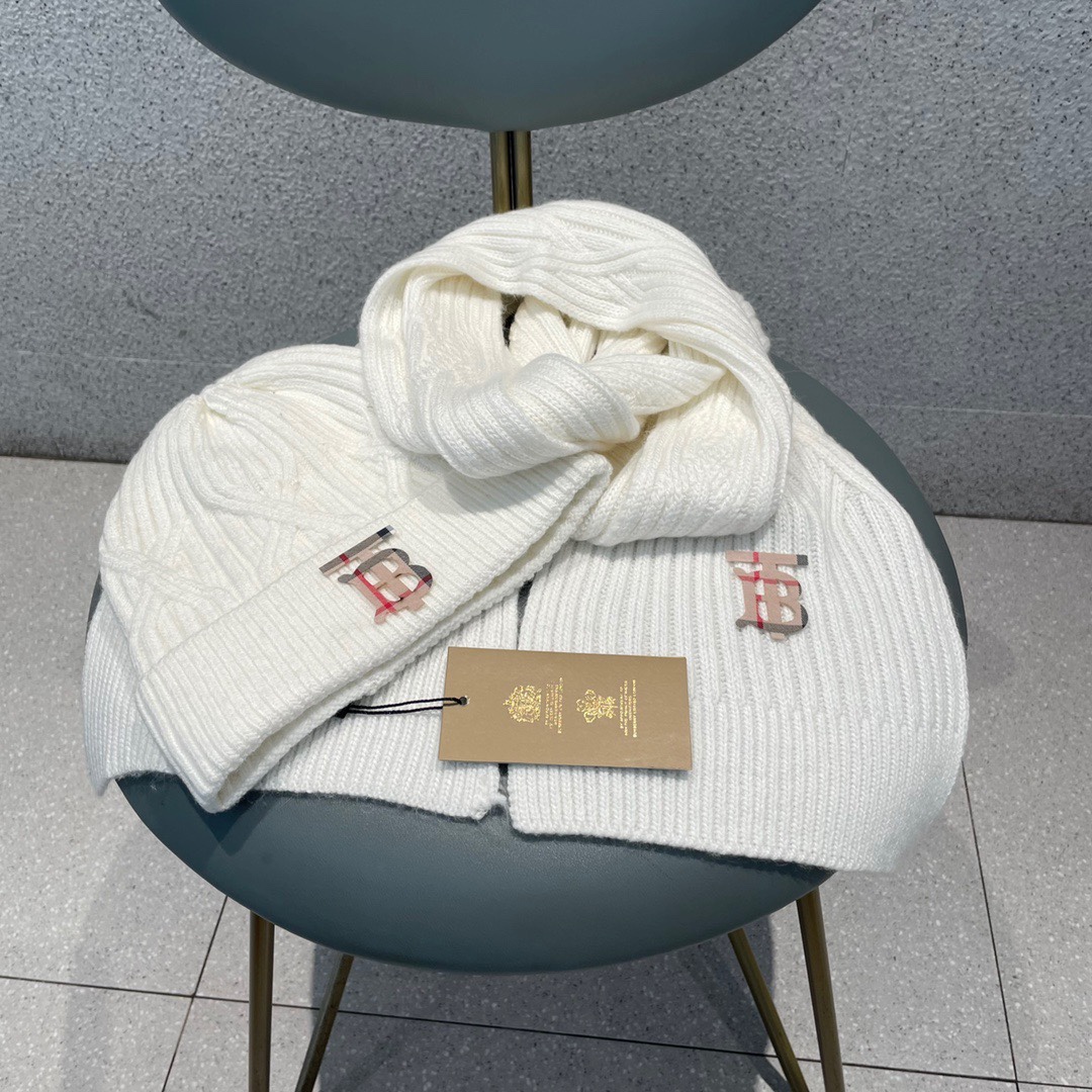 Hat & Scarf Burberry 1 - vstockx