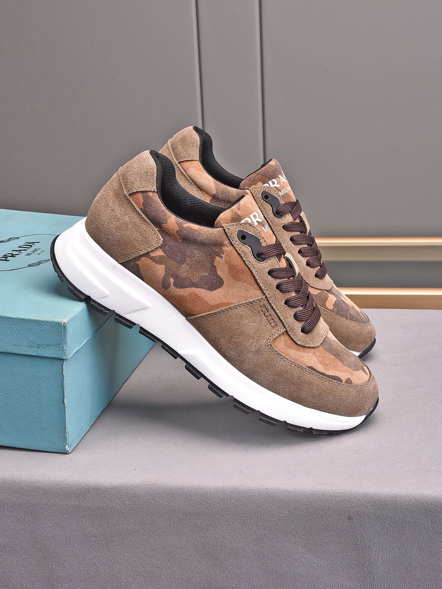 Prada Low Top sneaker 32 - vstockx