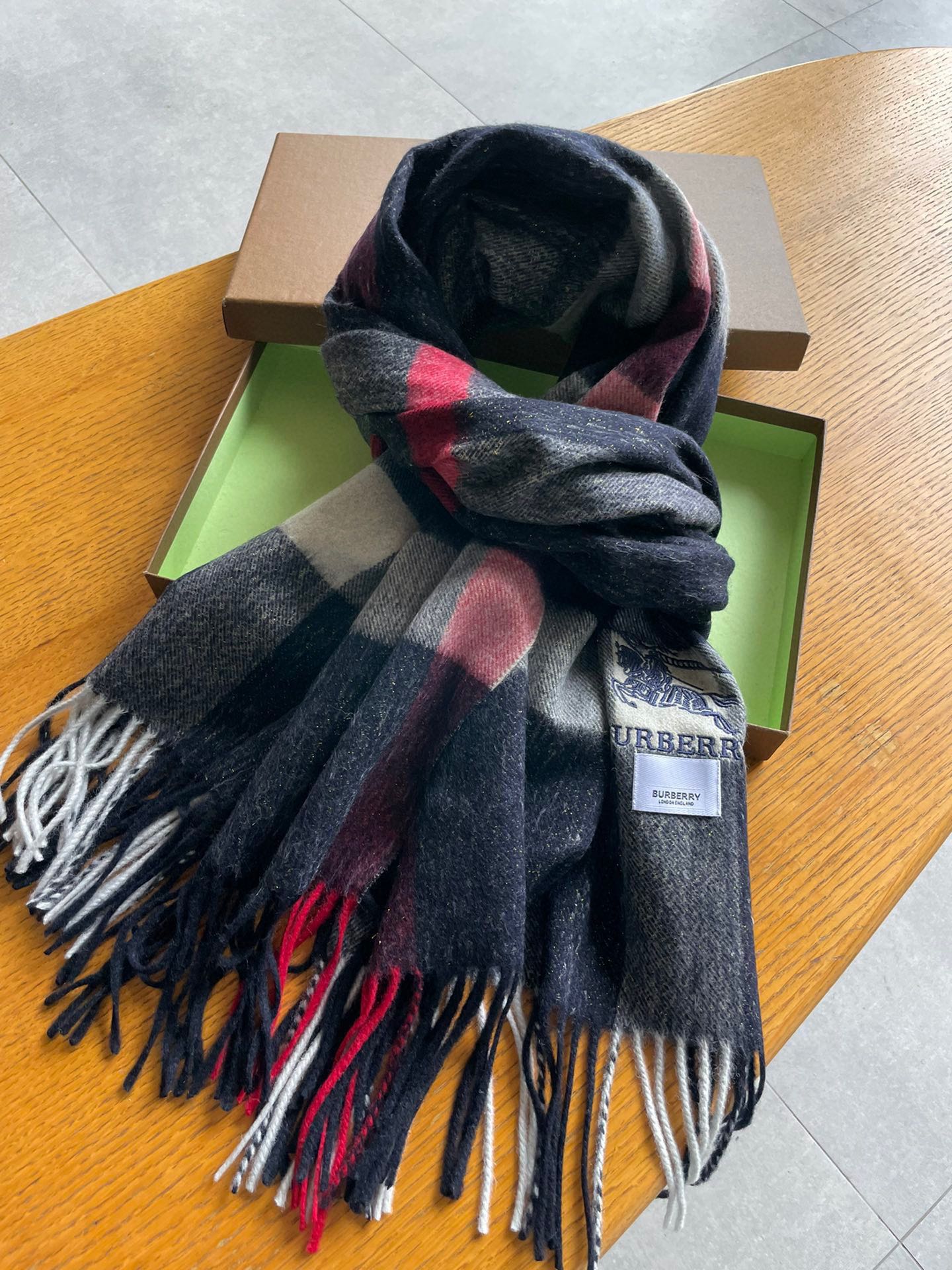 Streetwear Scarf Burberry 329084 size:70*200cm - vstockx