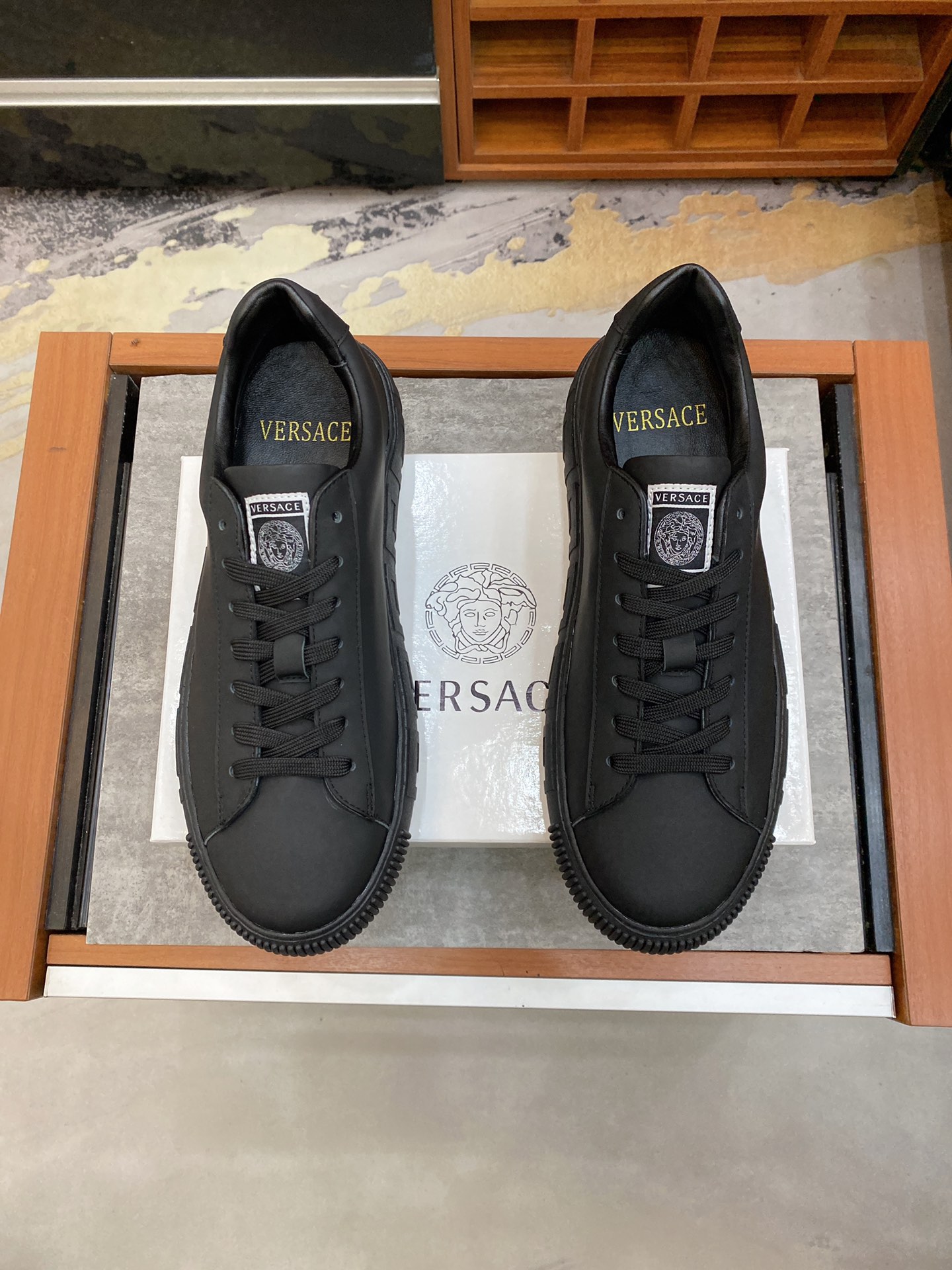 Versace Greca Sneaker 21 - vstockx
