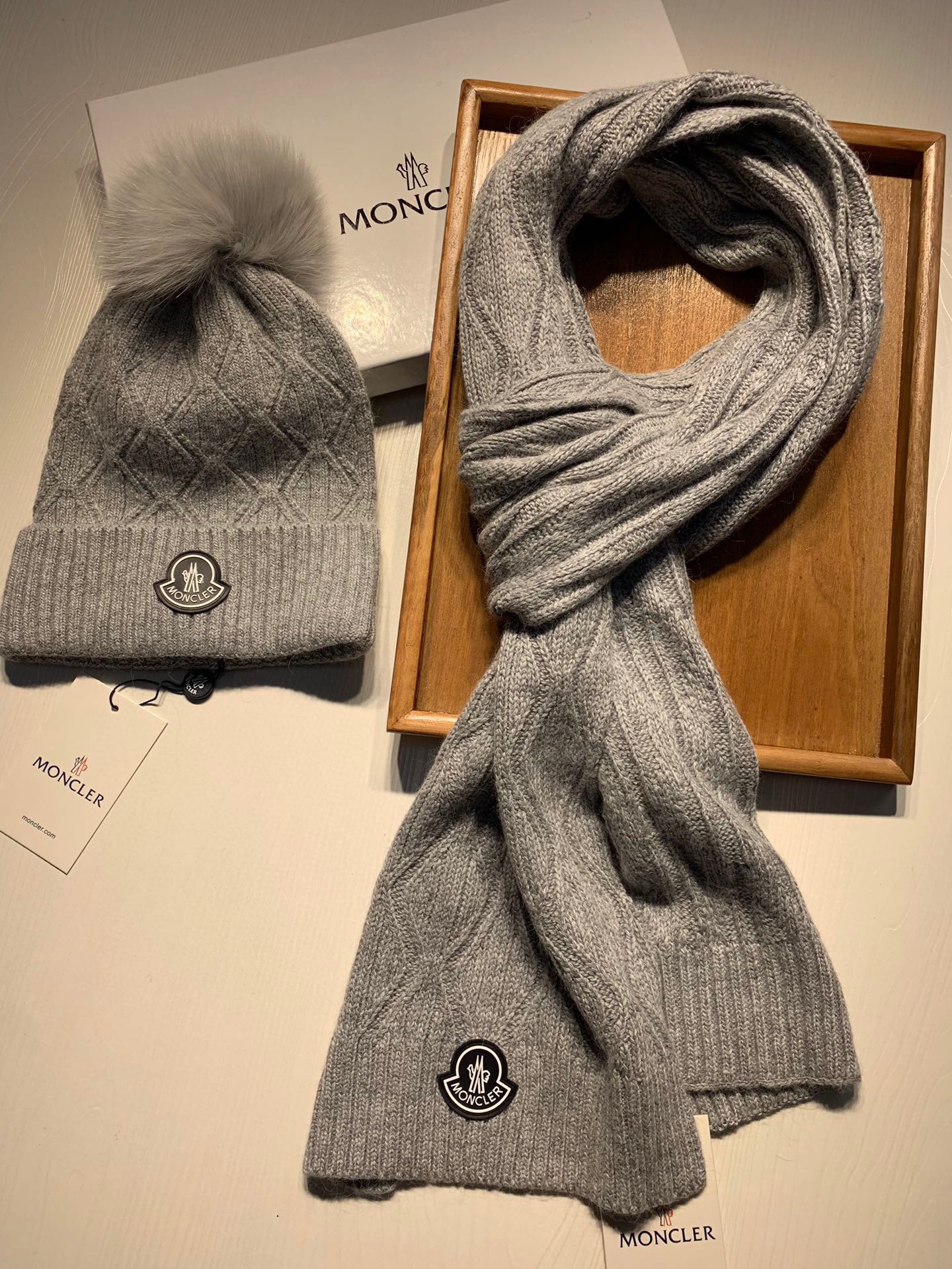 Hat & Scarf Moncler 1 - vstockx
