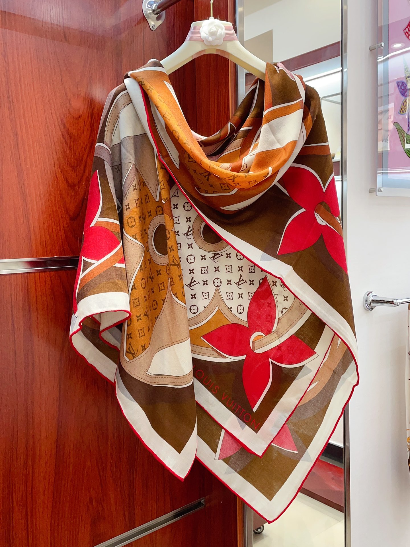 Streetwear Scarf LV 328778 SIZE:135*135cm - vstockx