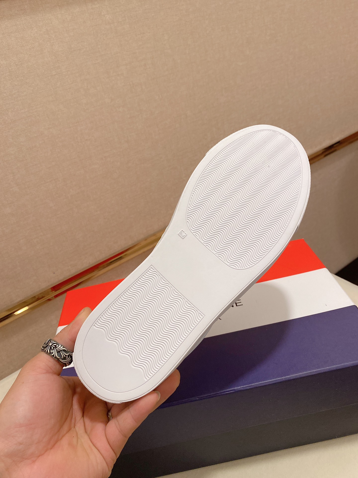 Thom Browne Low Top Sneaker 10 - vstockx