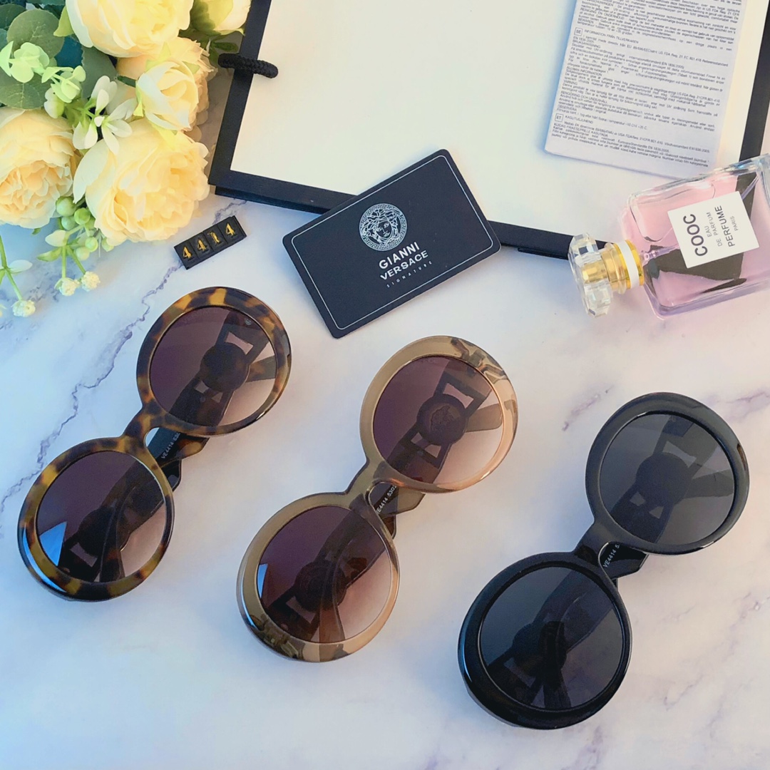 Sunglasses Versace 1 - vstockx