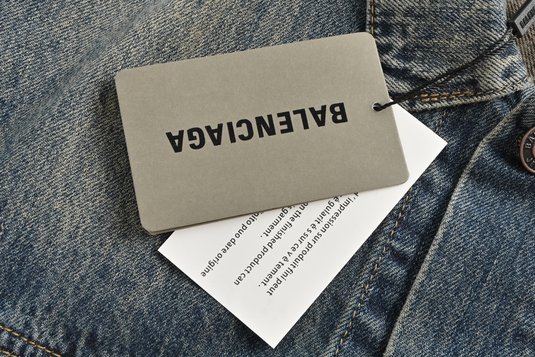 Clothes Balenciaga 137 - vstockx