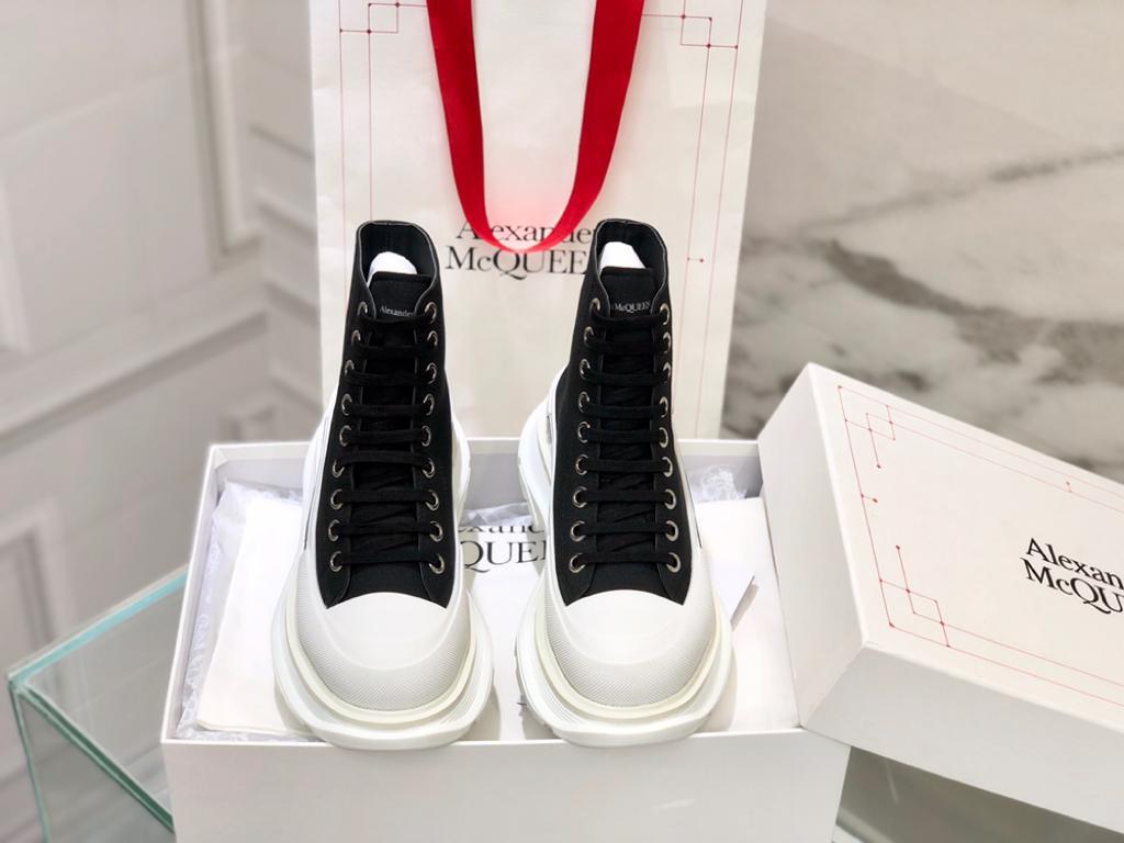 Alexander McQueen Tread Slick Lace Up Boot Black White (W) - vstockx