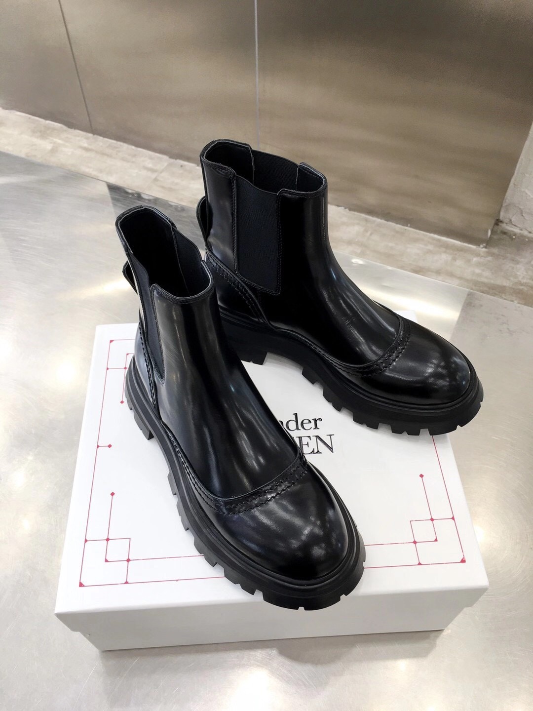 Alexander McQueen Silhouette Wander Boot Chelsea Boot Size 35-40 - vstockx