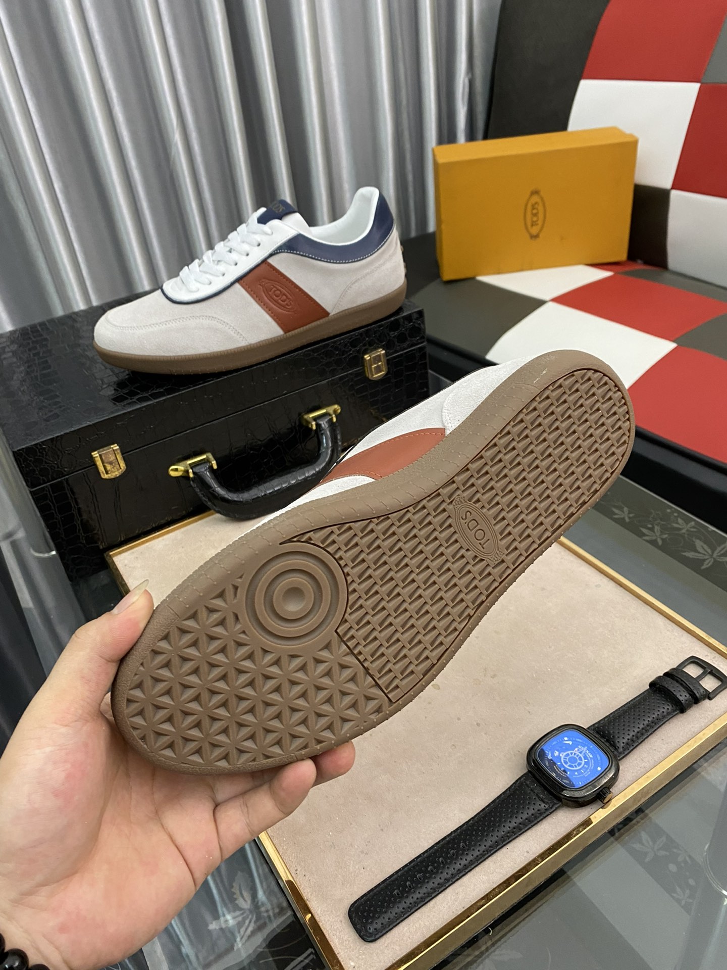 TOD'S Tabs Sneaker 4 - vstockx