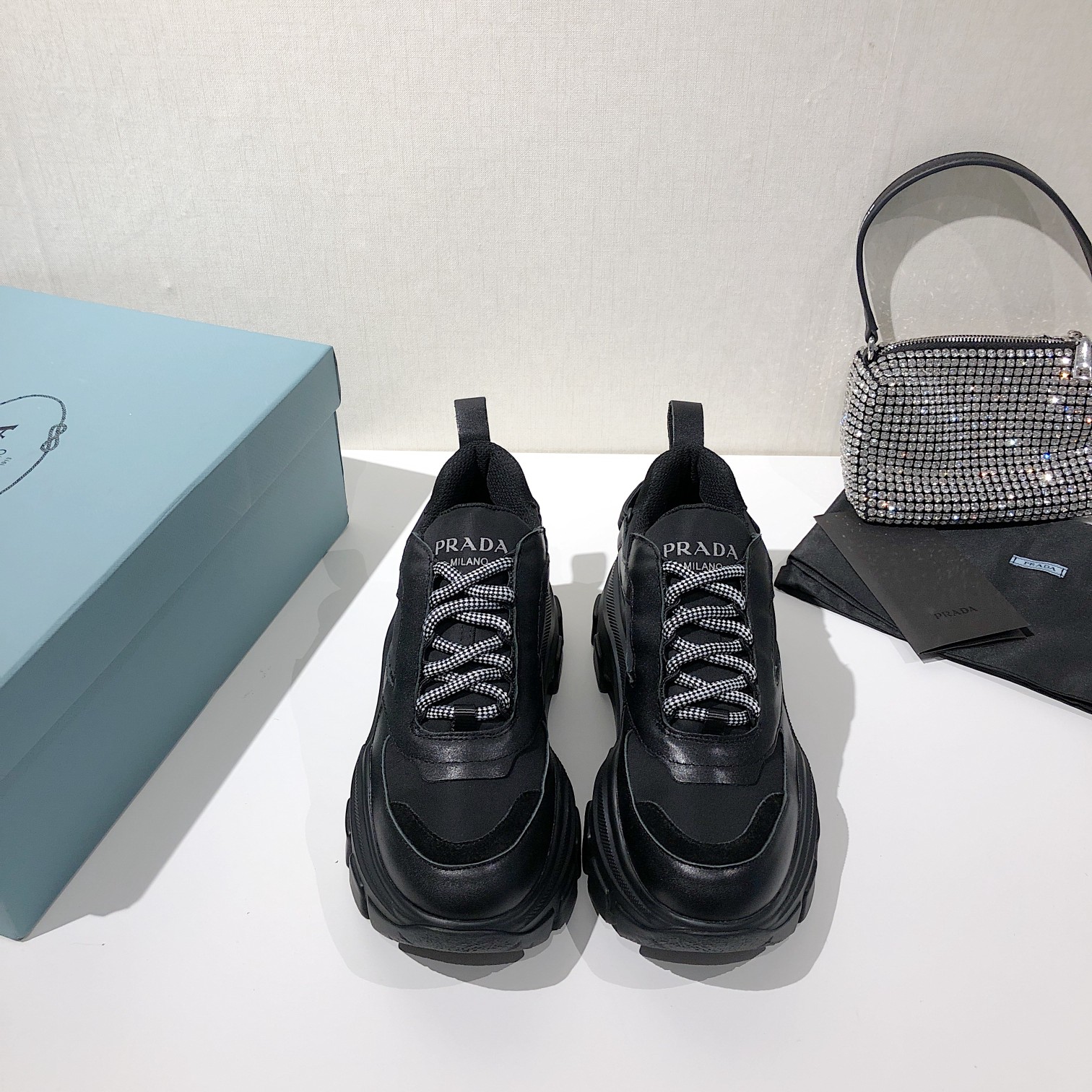 Prada Low Top sneaker 52 - vstockx