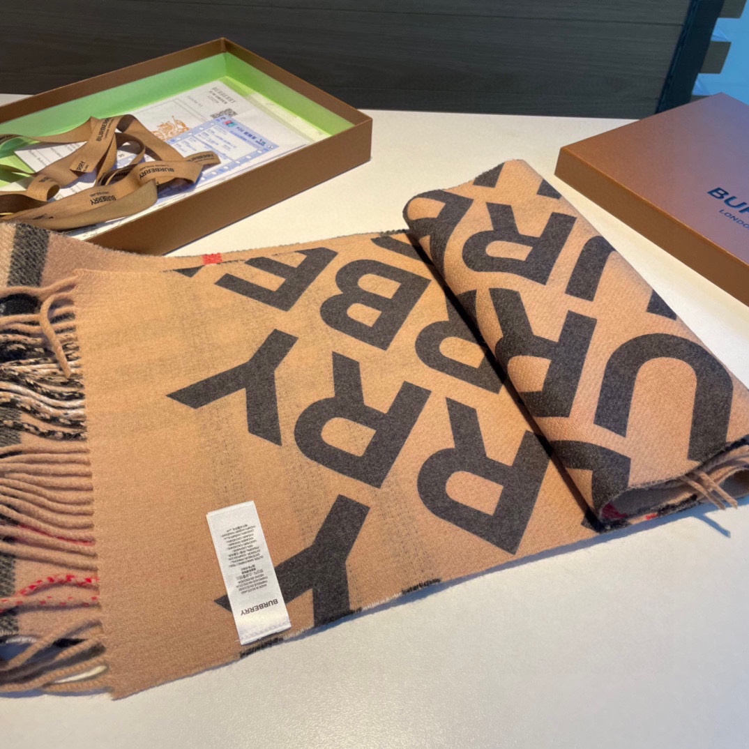 Streetwear Scarf Burberry 329016 SIZE:200 x 32cm - vstockx