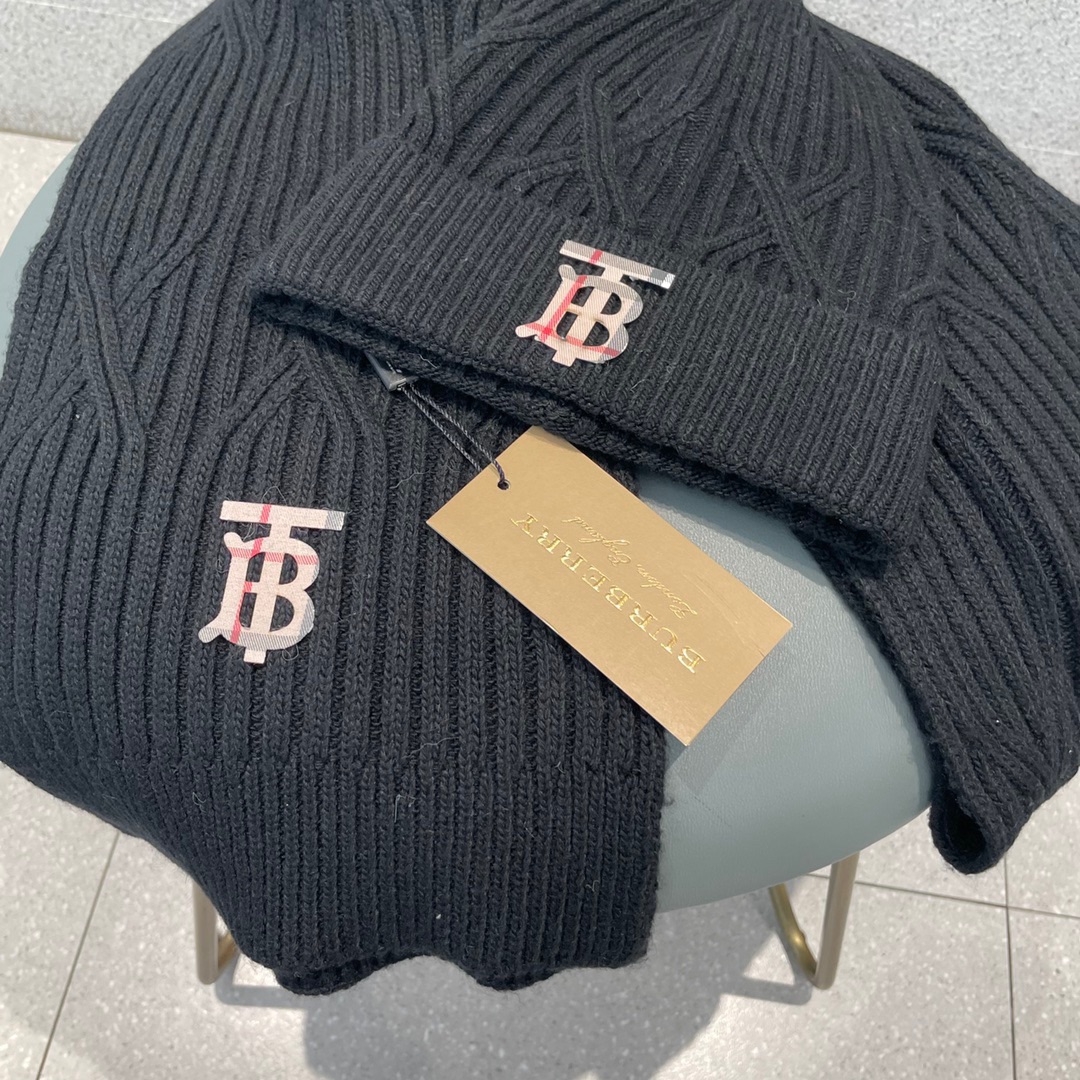 Hat & Scarf Burberry 1 - vstockx