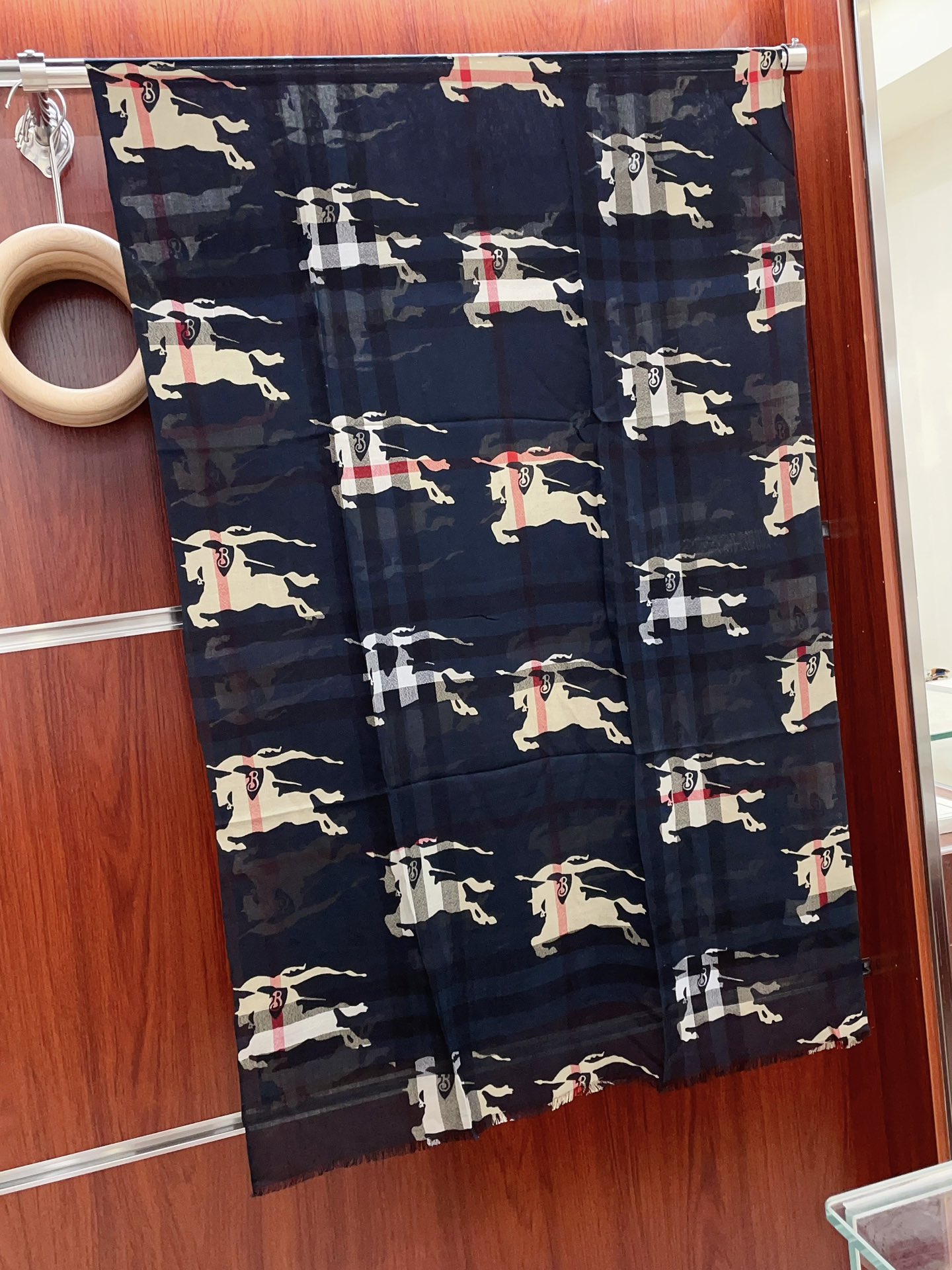 Streetwear Scarf Burberry 328773 SIZE:220cm*70cm - vstockx