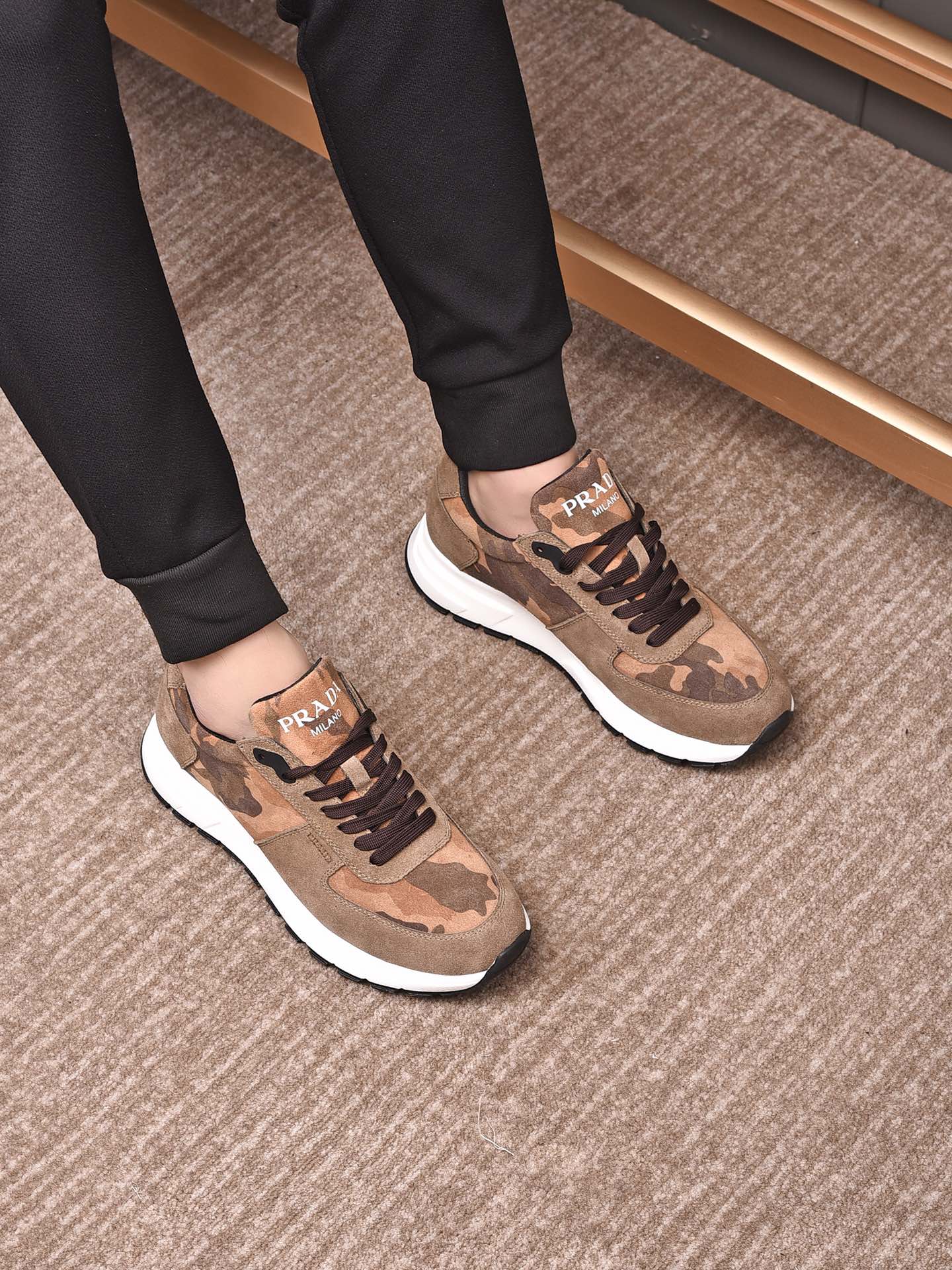 Prada Low Top sneaker 32 - vstockx