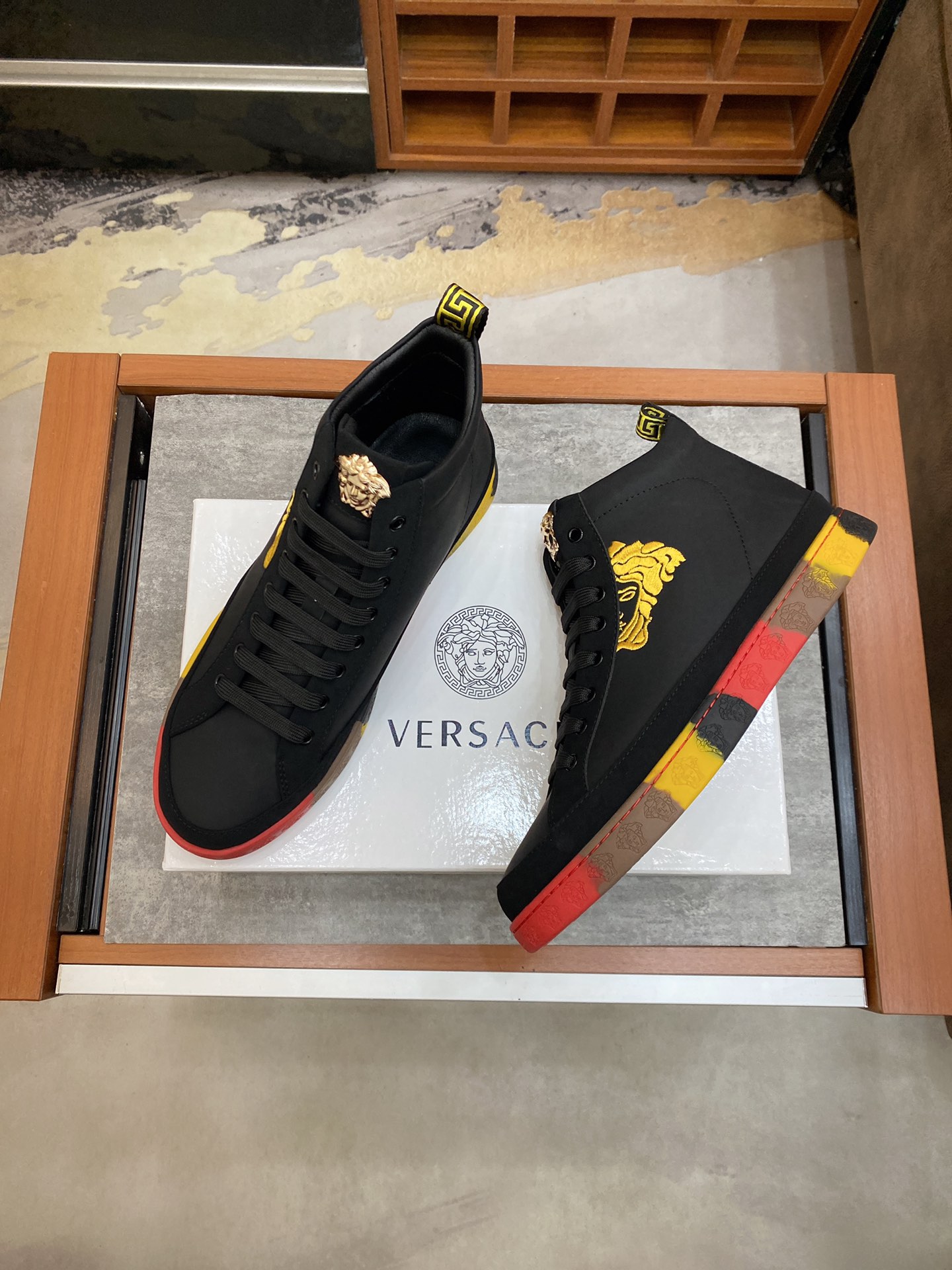 Versace Greca Sneaker 19 - vstockx