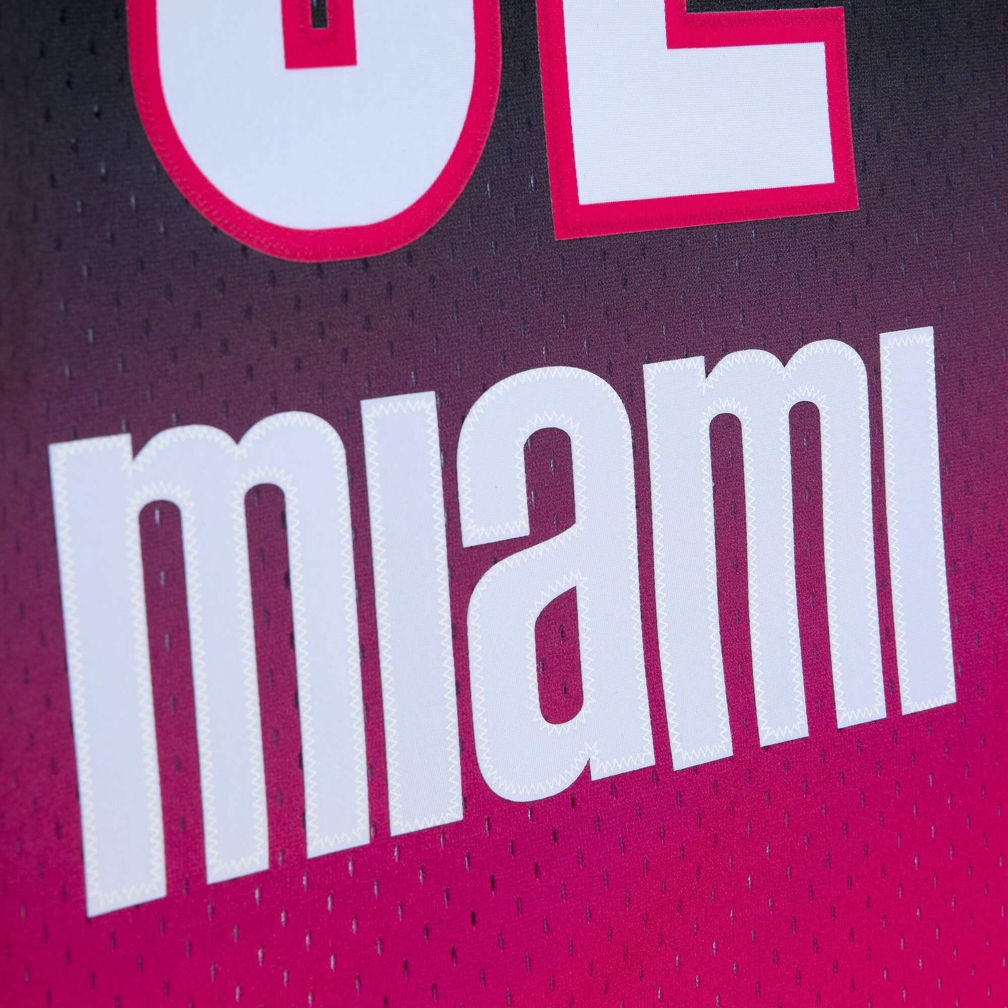 Shaquille O'Neal Miami Heat Mitchell & Ness 2005/06 Hardwood Classics Fadeaway Swingman Player Jersey - Pink/Black - vstockx