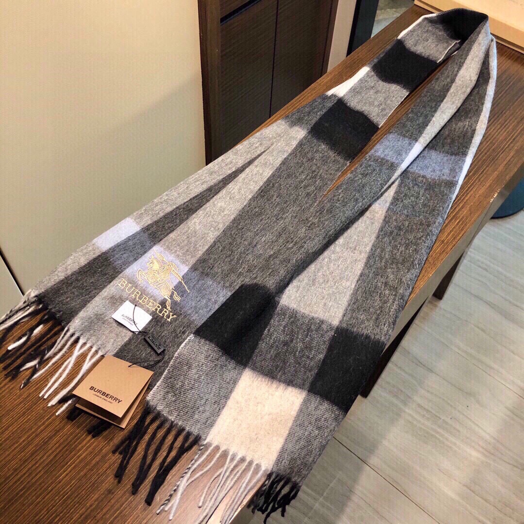 Streetwear Scarf Burberry 329072 size:32*180cm - vstockx