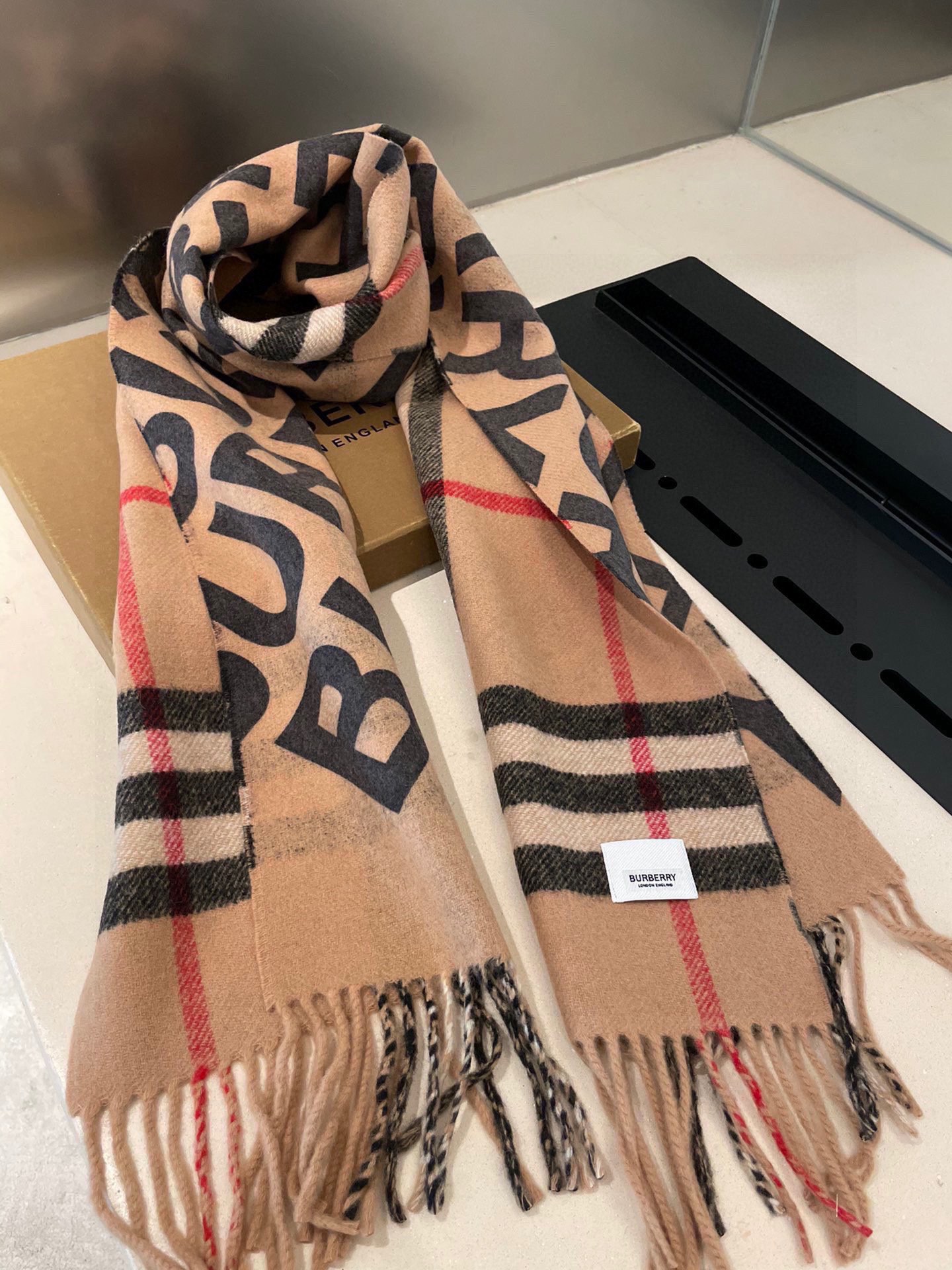 Streetwear Scarf BURBERRY 328955 size�?2*192cm - vstockx