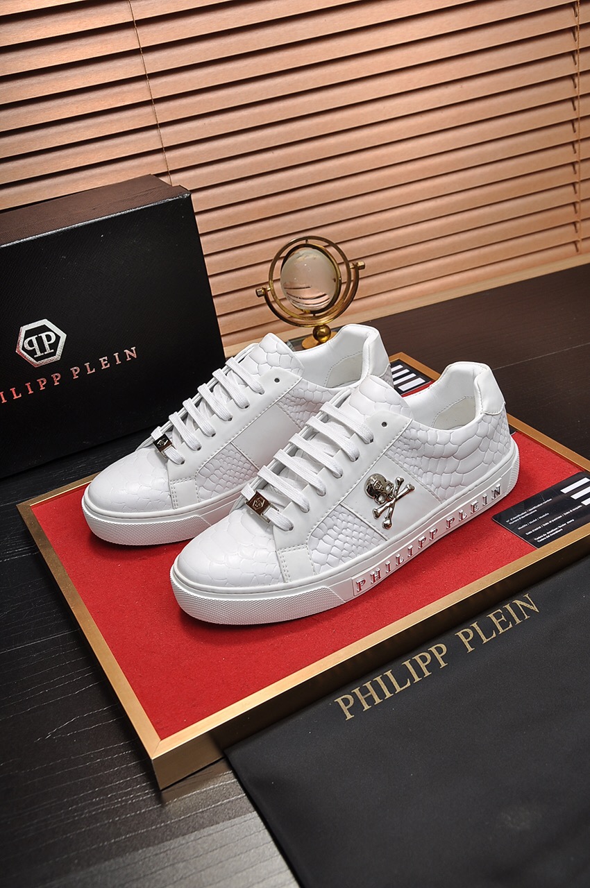 Philipp Plein Low Top Sneakers 17 - vstockx