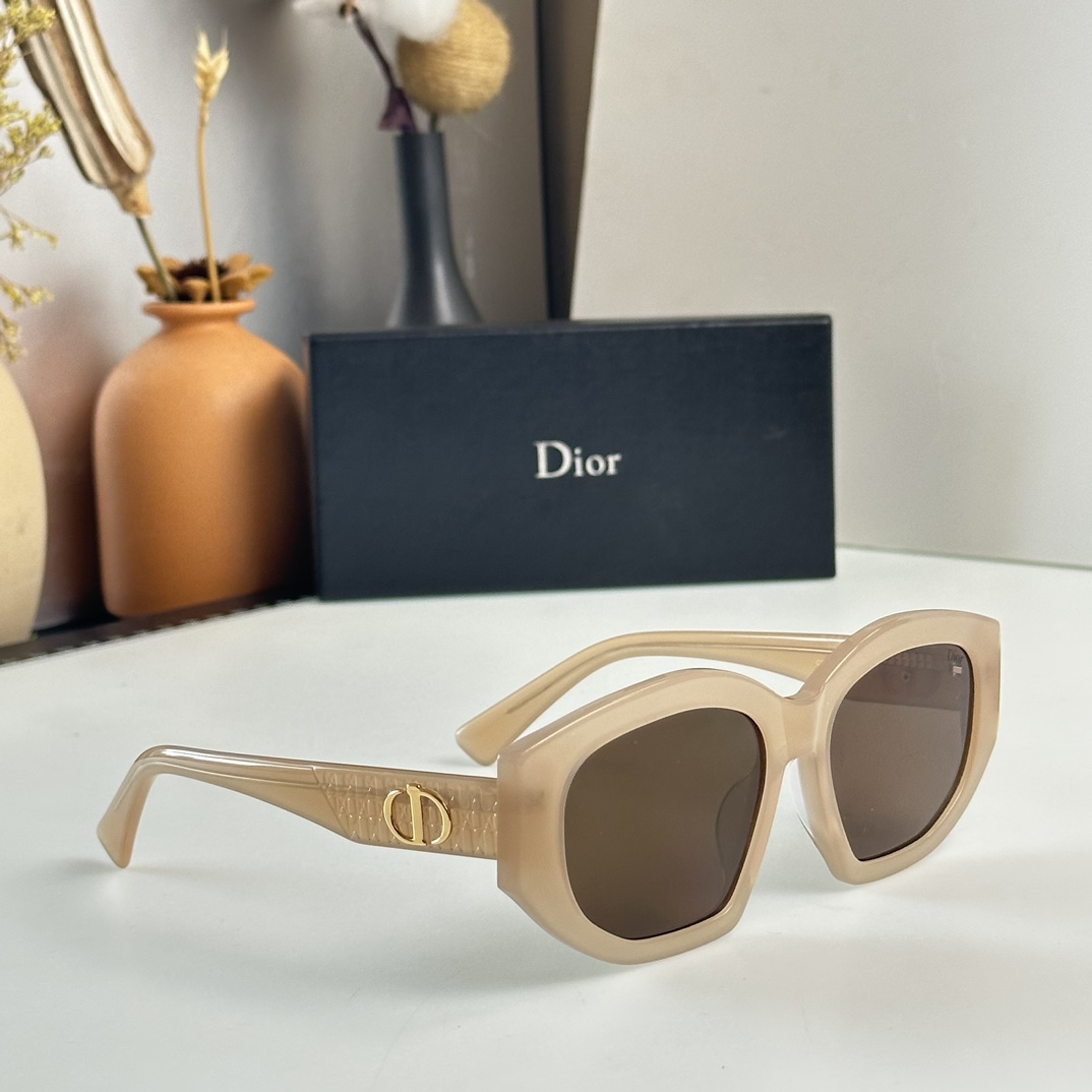Sunglasses DIOR CD8027 - vstockx