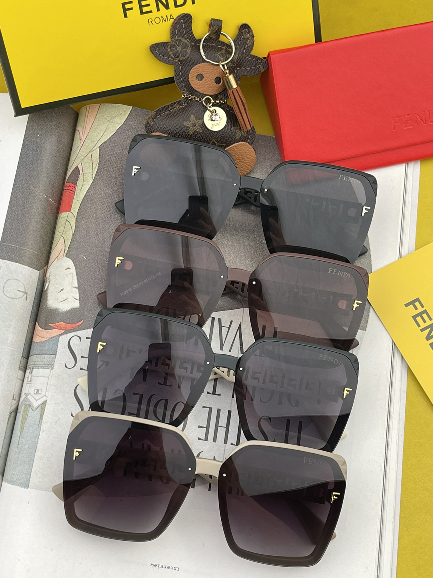 Sunglasses Fendi FD8291 - vstockx