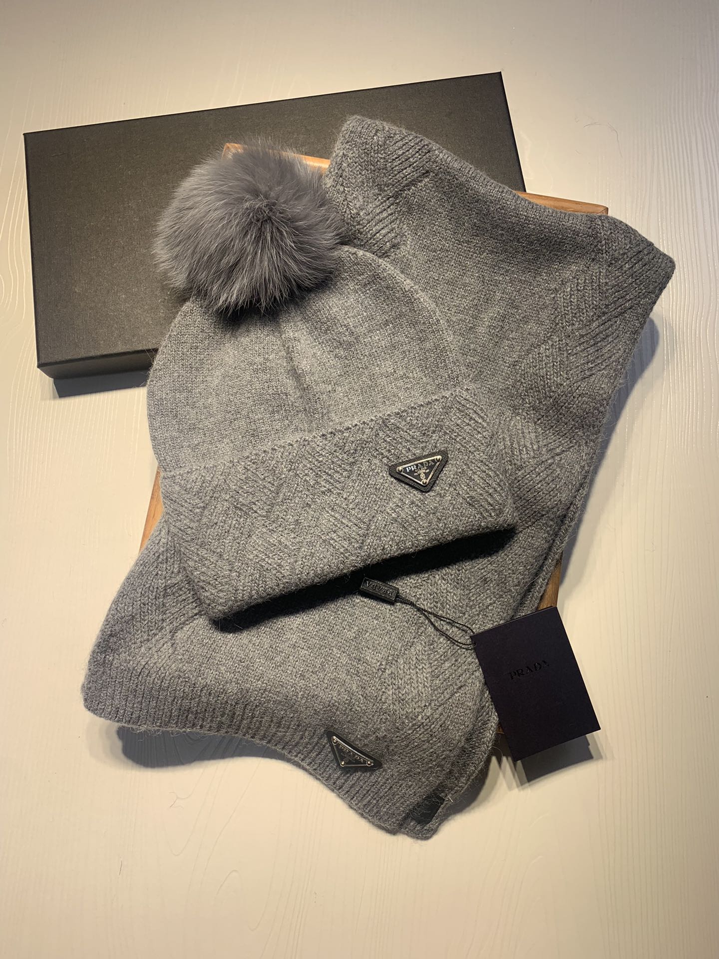 Hat & Scarf Prada 3 - vstockx