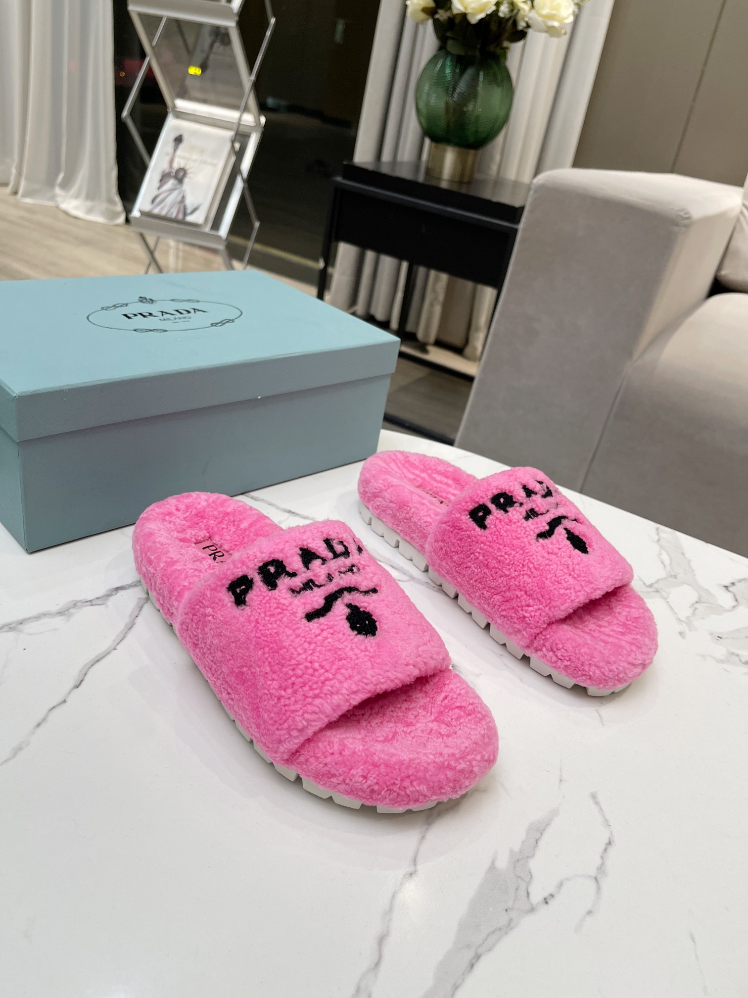 Prada Flat Sandals 6 - vstockx