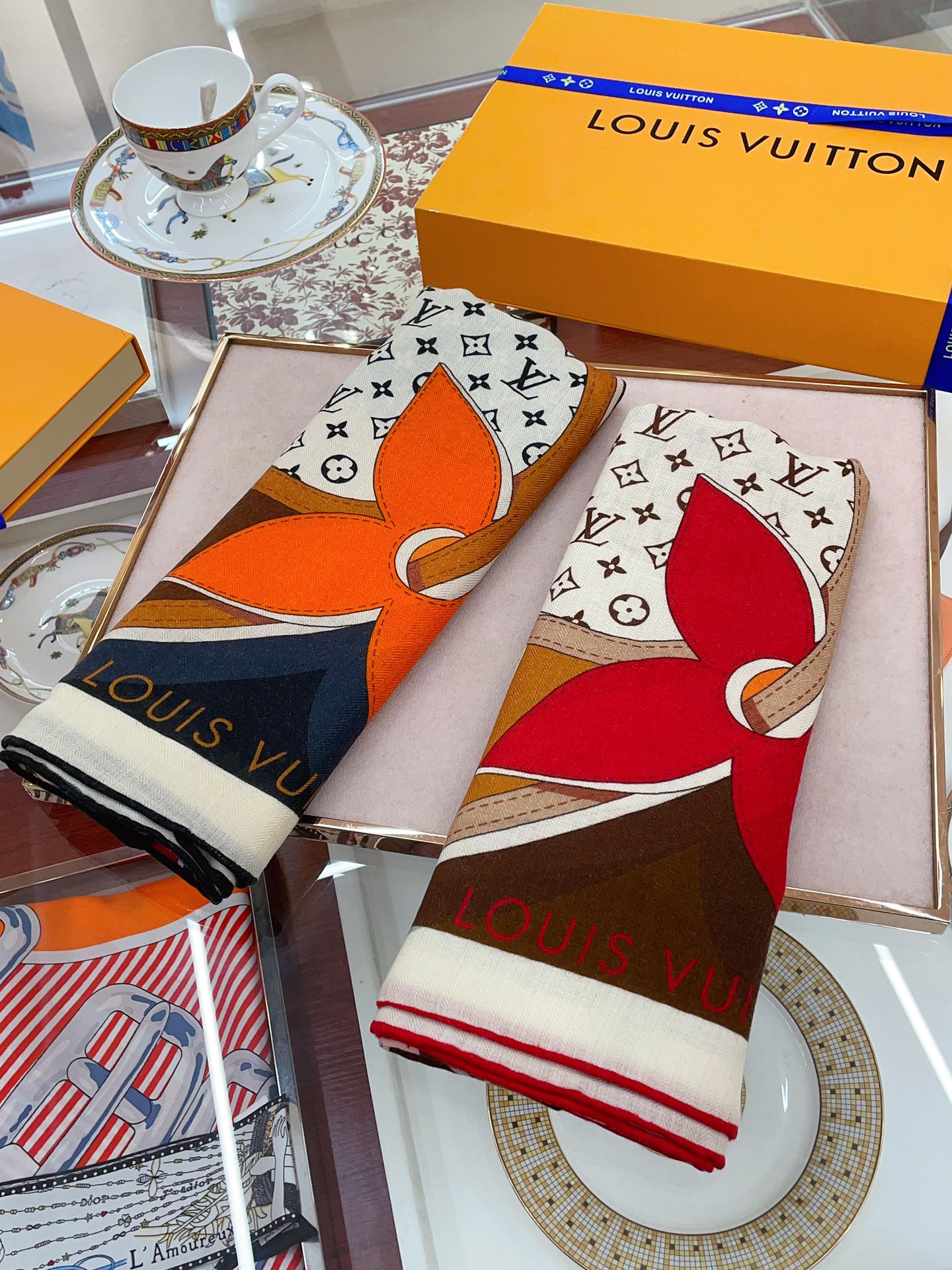 Streetwear Scarf LV 328778 SIZE:135*135cm - vstockx