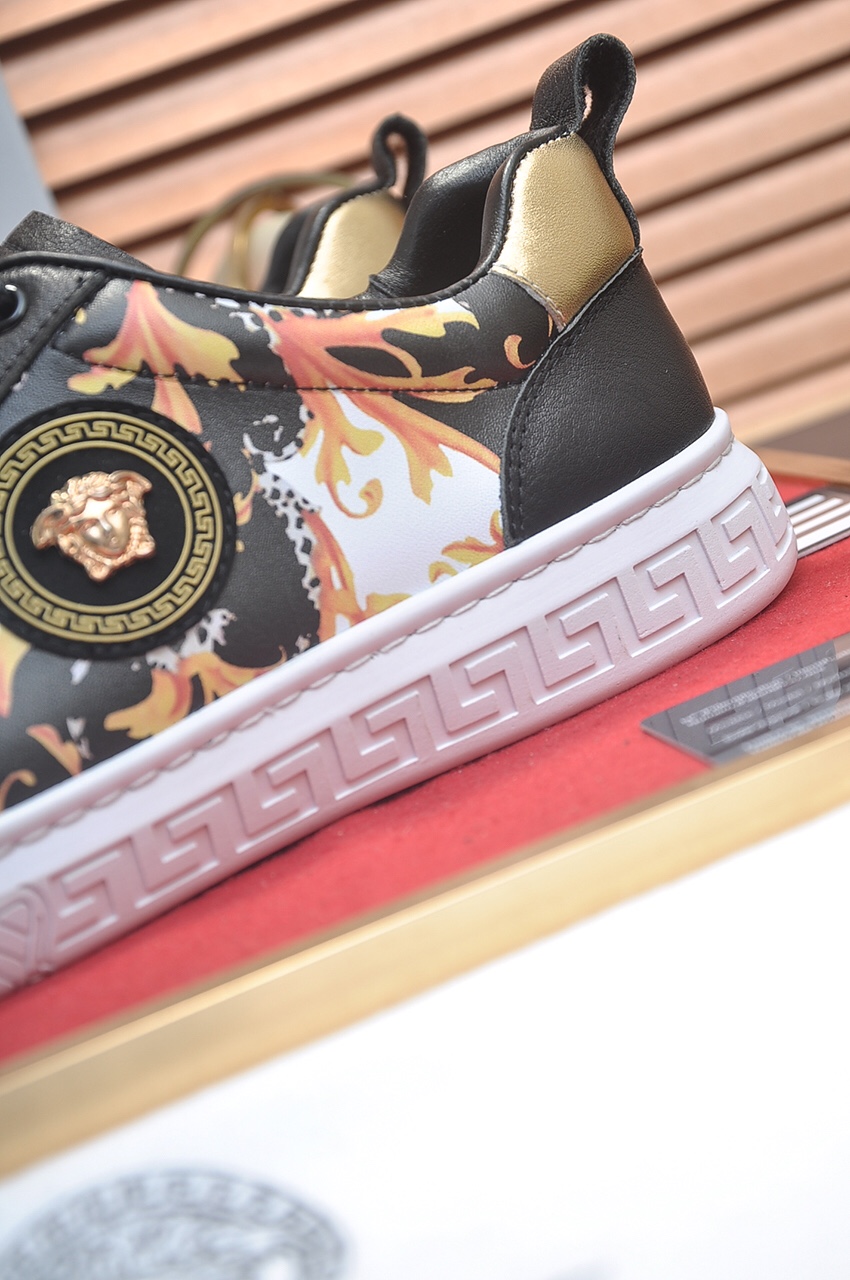 Versace Greca Sneaker 30 - vstockx