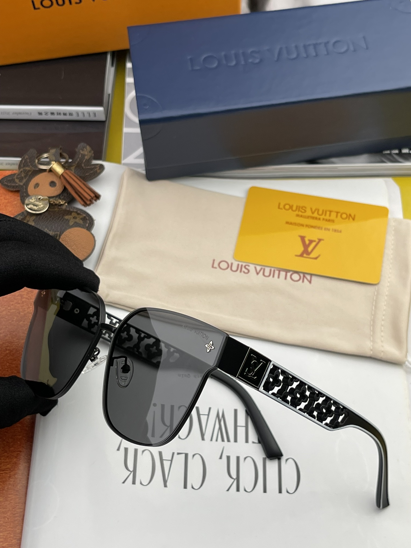 Sunglasses Louis Vuitton L8190 - vstockx