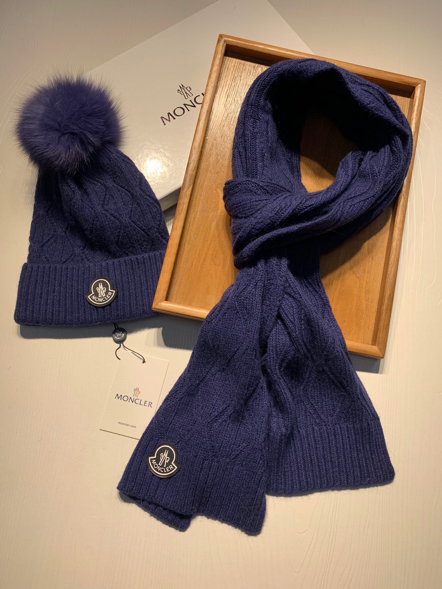 Hat & Scarf Moncler 1 - vstockx