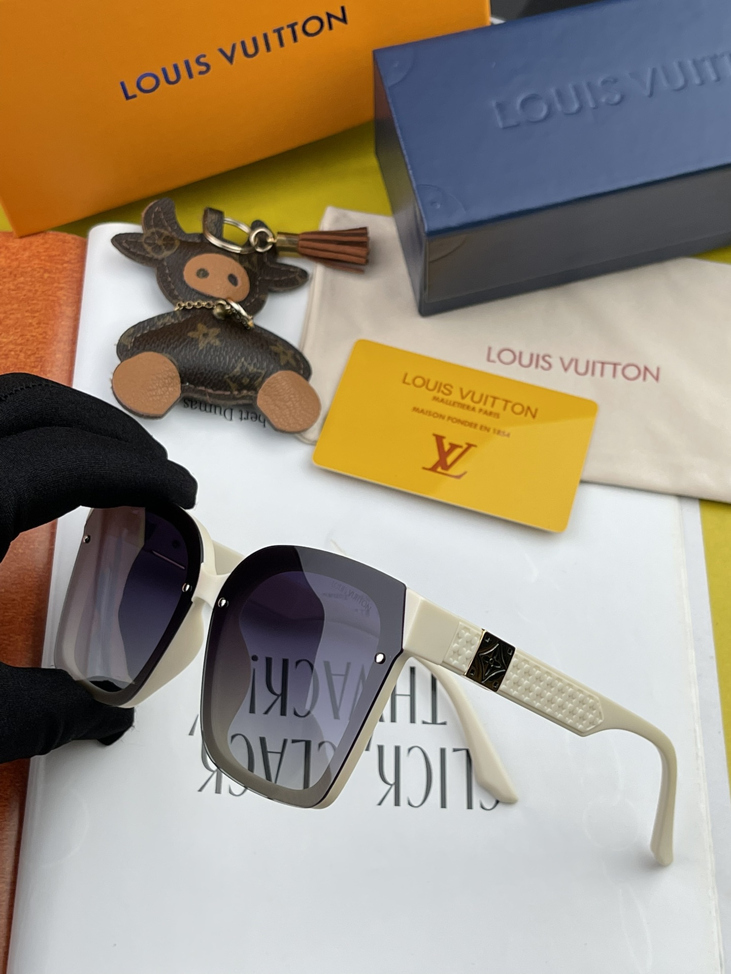 Sunglasses Louis Vuitton L1765 - vstockx