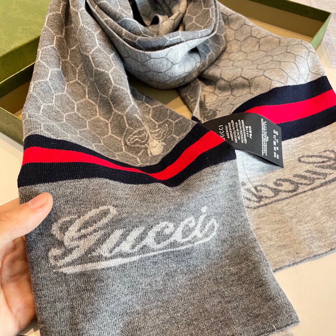 Streetwear Scarf GUCCI 329068 size:32*180cm - vstockx