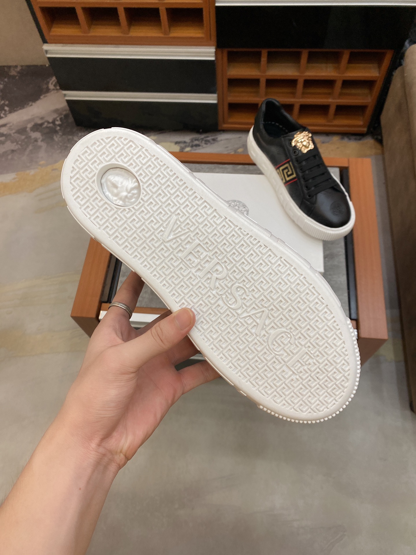 Versace Greca Sneaker 6 - vstockx